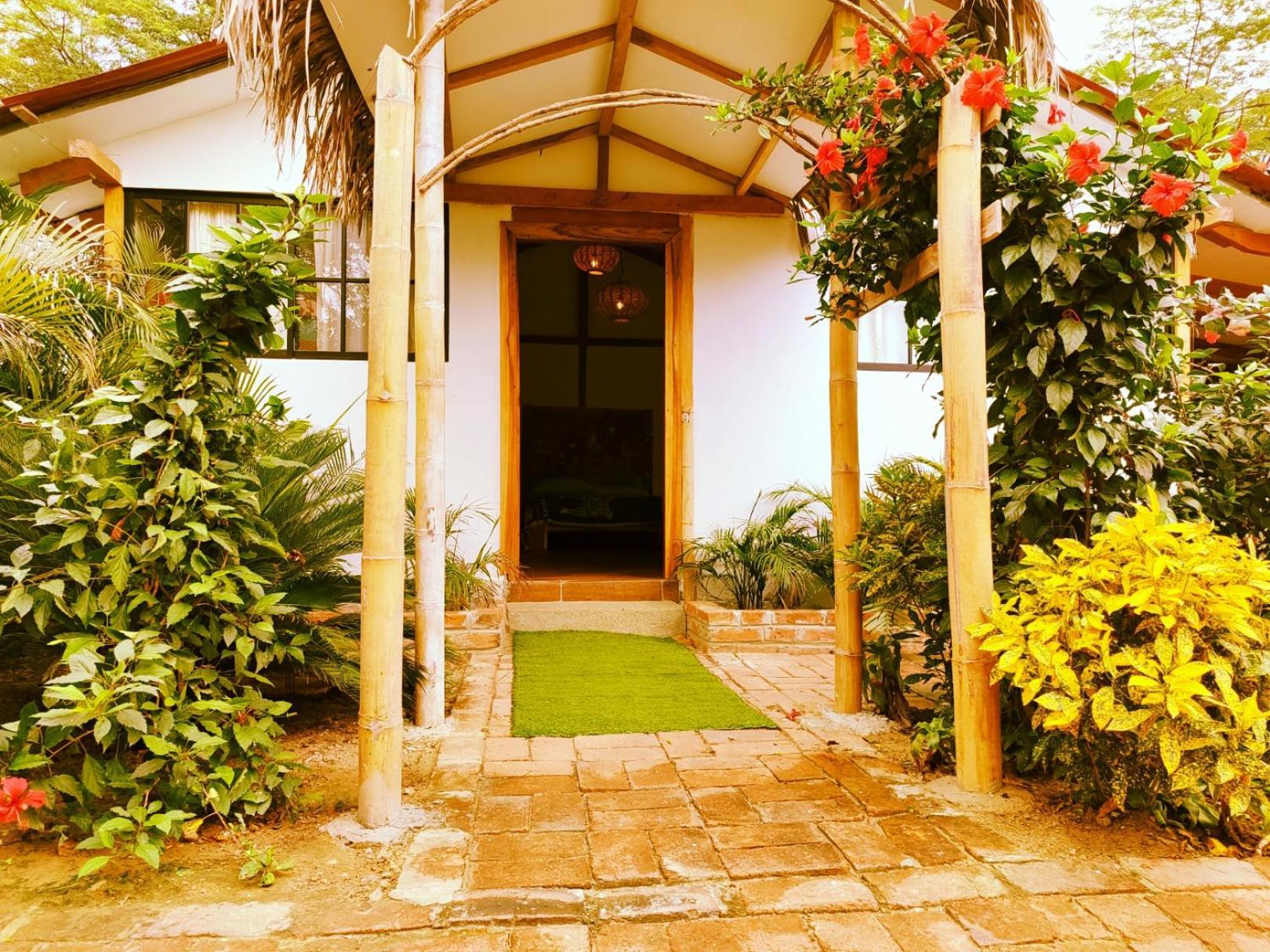 Cafe Madame Hotel Puerto López Exterior foto